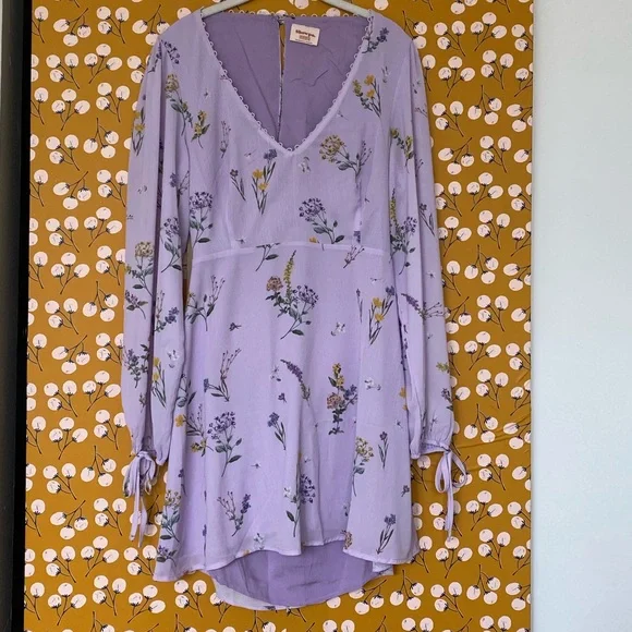 Showpo Andrea Dress in Lavender Floral - Picture 2 of 6